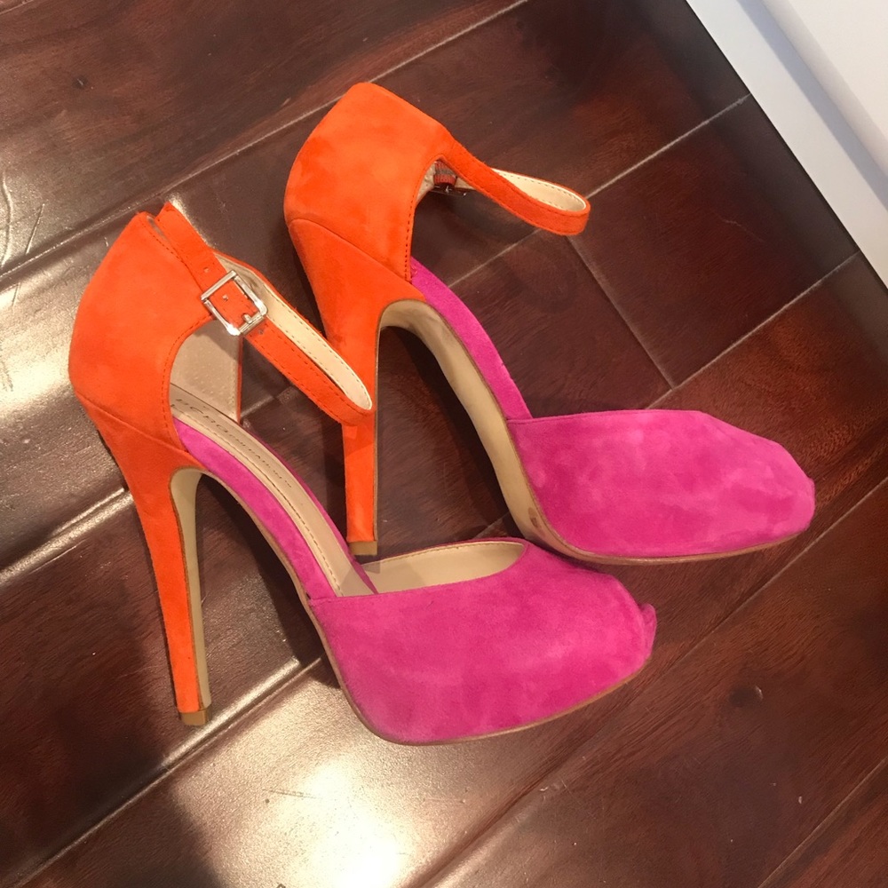 Lin - magenta lipstick BCBGeneration heels